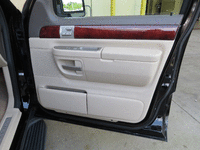 Image 11 of 14 of a 2004 LINCOLN AVIATOR