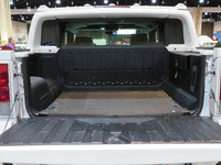 Image 13 of 15 of a 2006 HUMMER H2 SUT 3/4 TON
