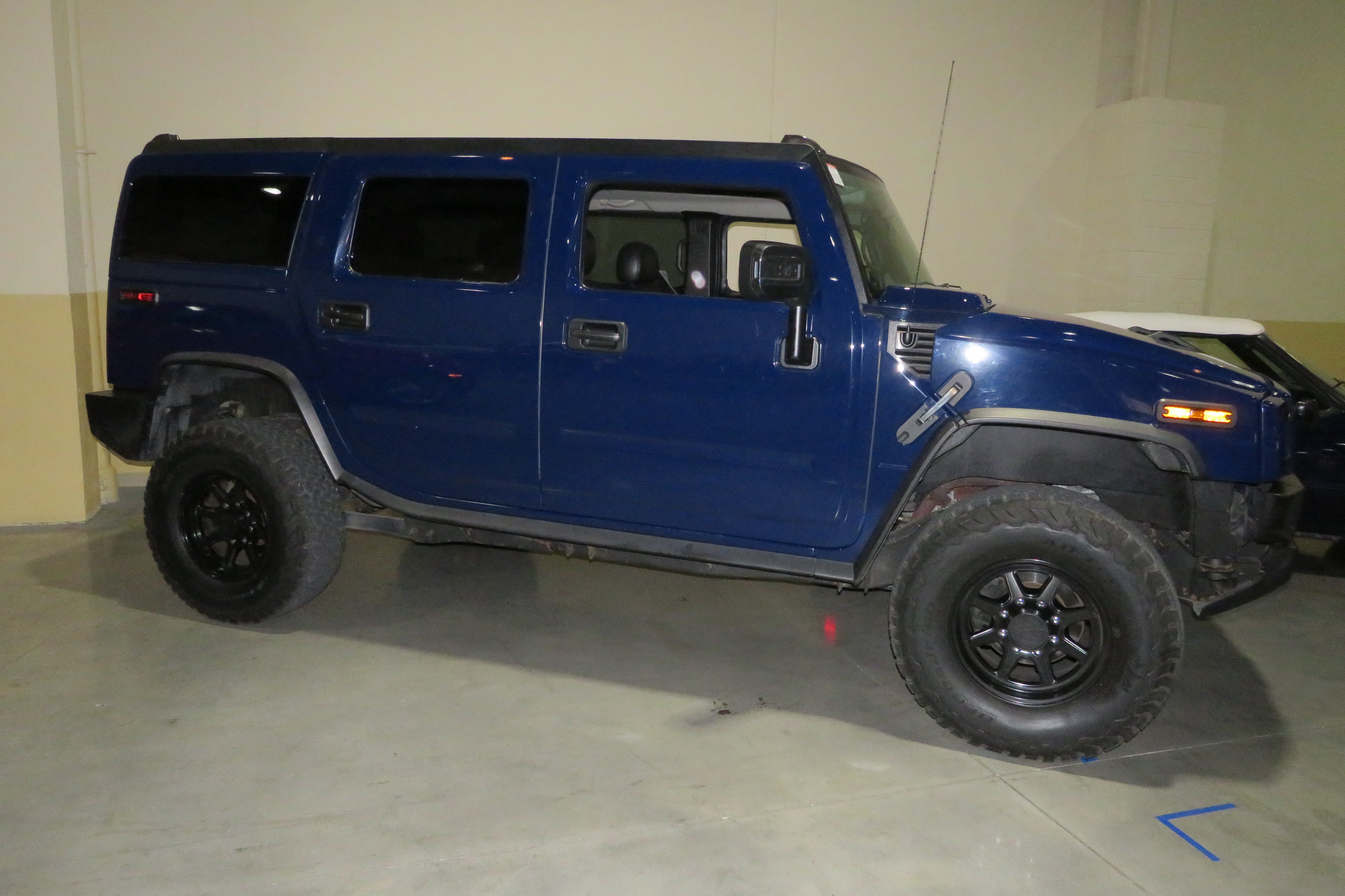 3rd Image of a 2007 HUMMER H2 3/4 TON