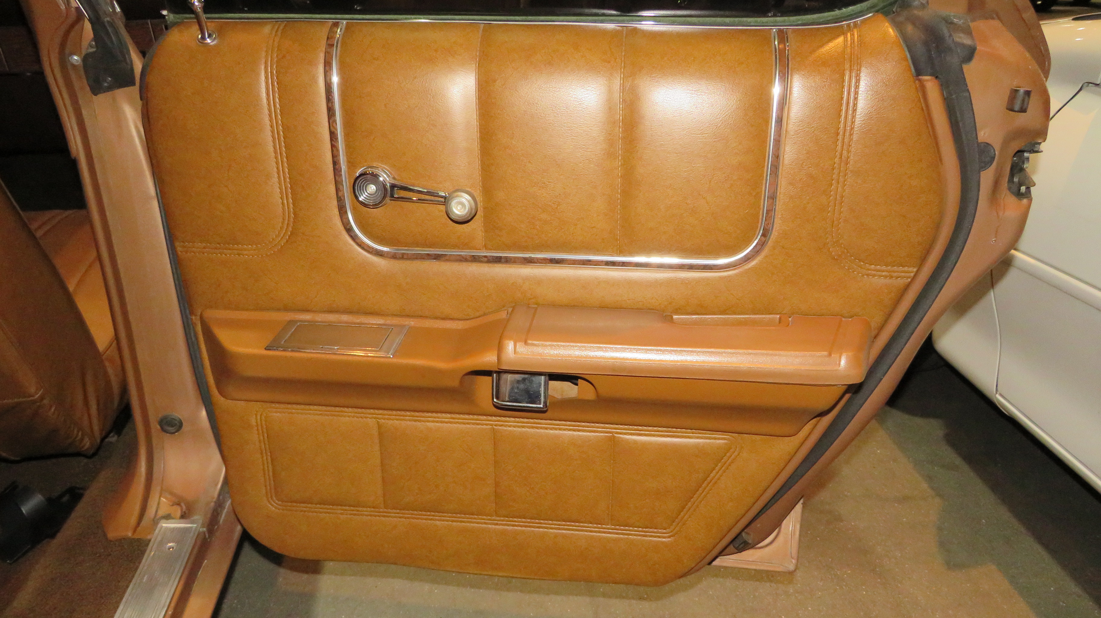 8th Image of a 1973 FORD COUNTRY SQUIRE