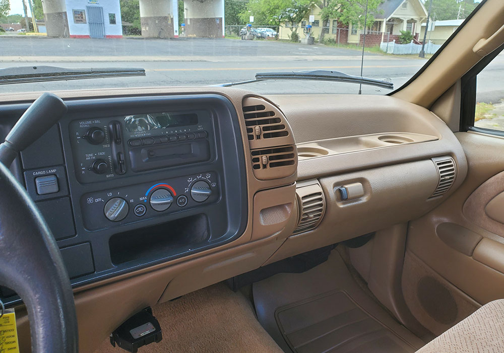 13th Image of a 1995 CHEVROLET C3500