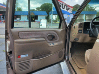 Image 8 of 18 of a 1995 CHEVROLET C3500