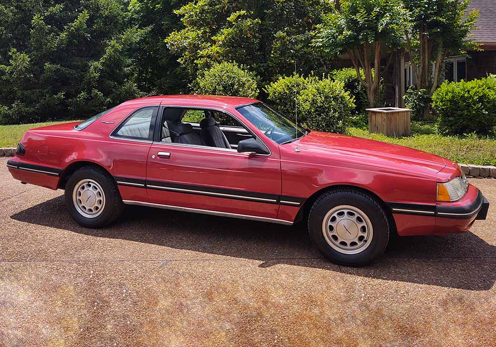 2nd Image of a 1988 FORD THUNDERBIRD