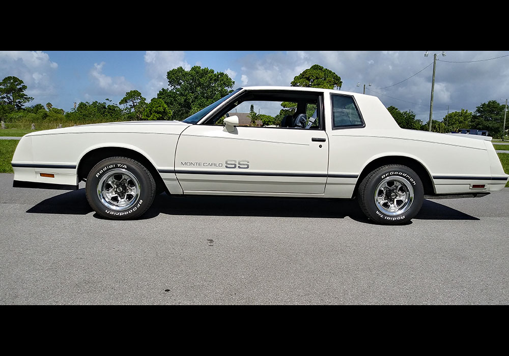 3rd Image of a 1984 CHEVROLET MONTE CARLO