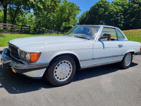 Image 2 of 14 of a 1988 MERCEDES-BENZ 560 SL
