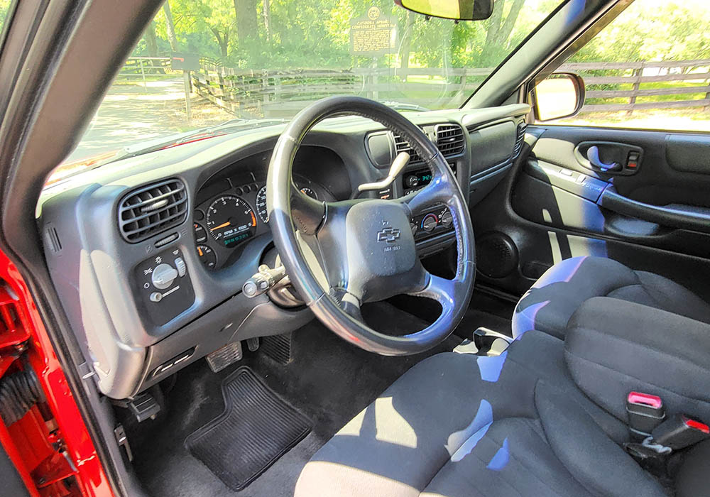 12th Image of a 2003 CHEVROLET S10