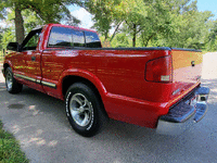 Image 7 of 17 of a 2003 CHEVROLET S10