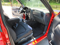 Image 13 of 17 of a 2003 CHEVROLET S10