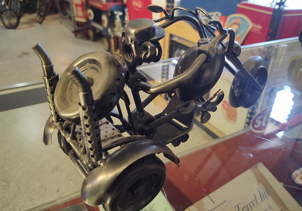 3rd Image of a N/A METAL MOTORCYCLE