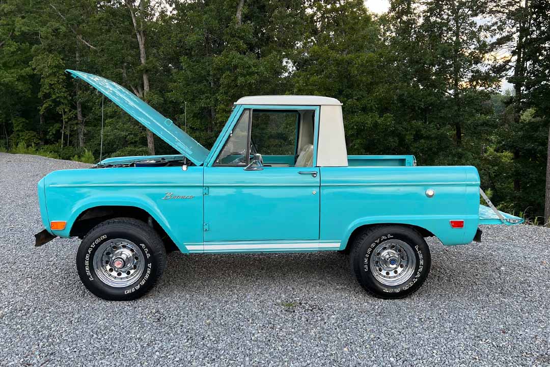 2nd Image of a 1968 FORD BRONCO
