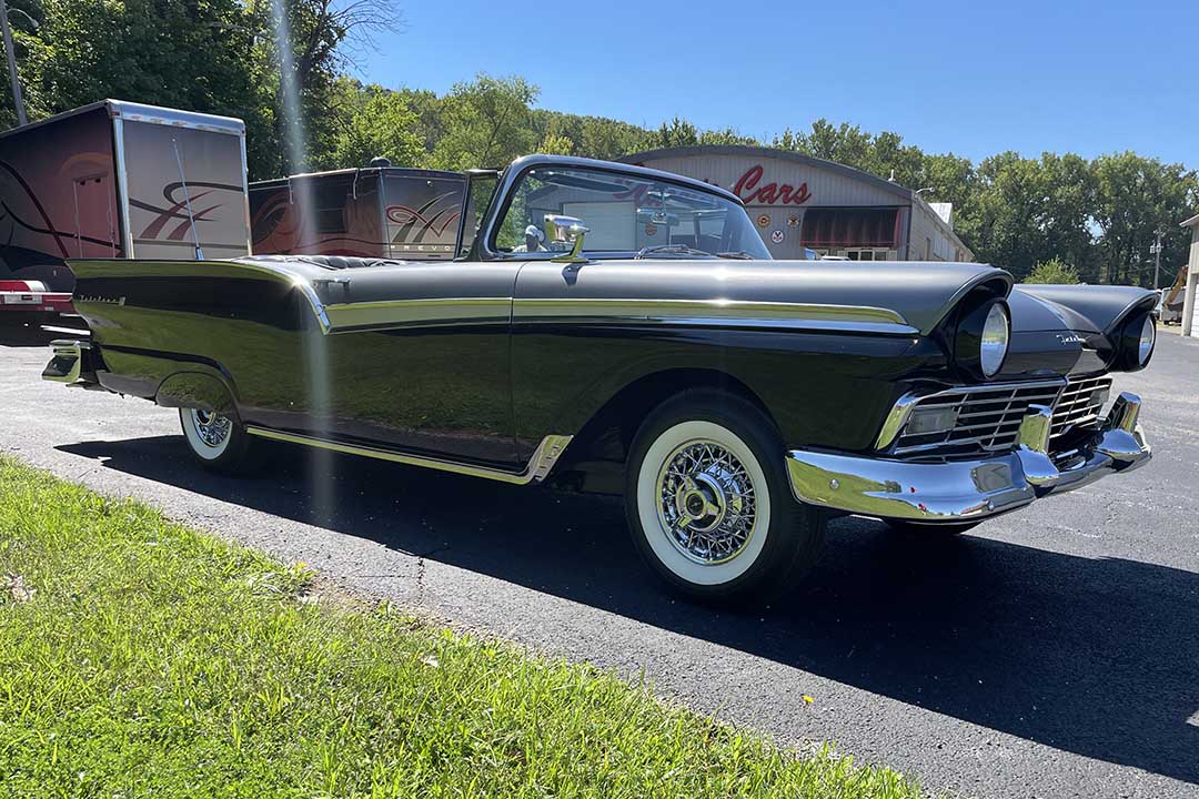 3rd Image of a 1957 FORD FAIRLANE