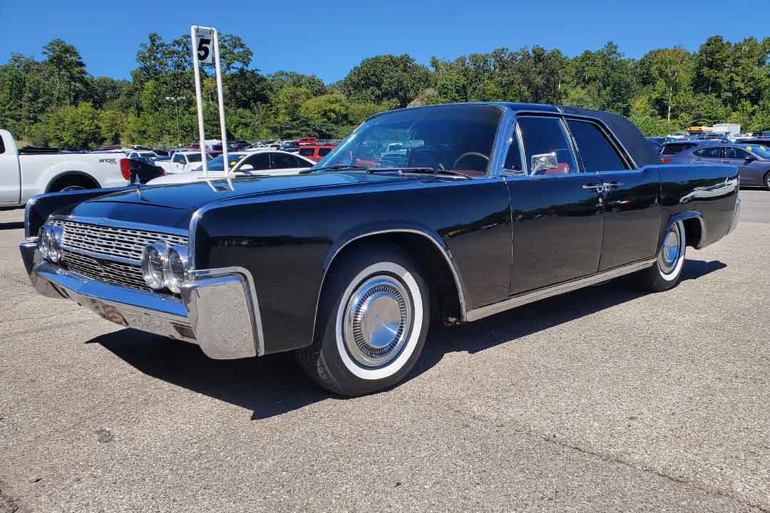 2nd Image of a 1962 LINCOLN CONTINENTAL