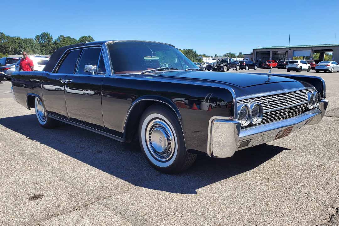3rd Image of a 1962 LINCOLN CONTINENTAL