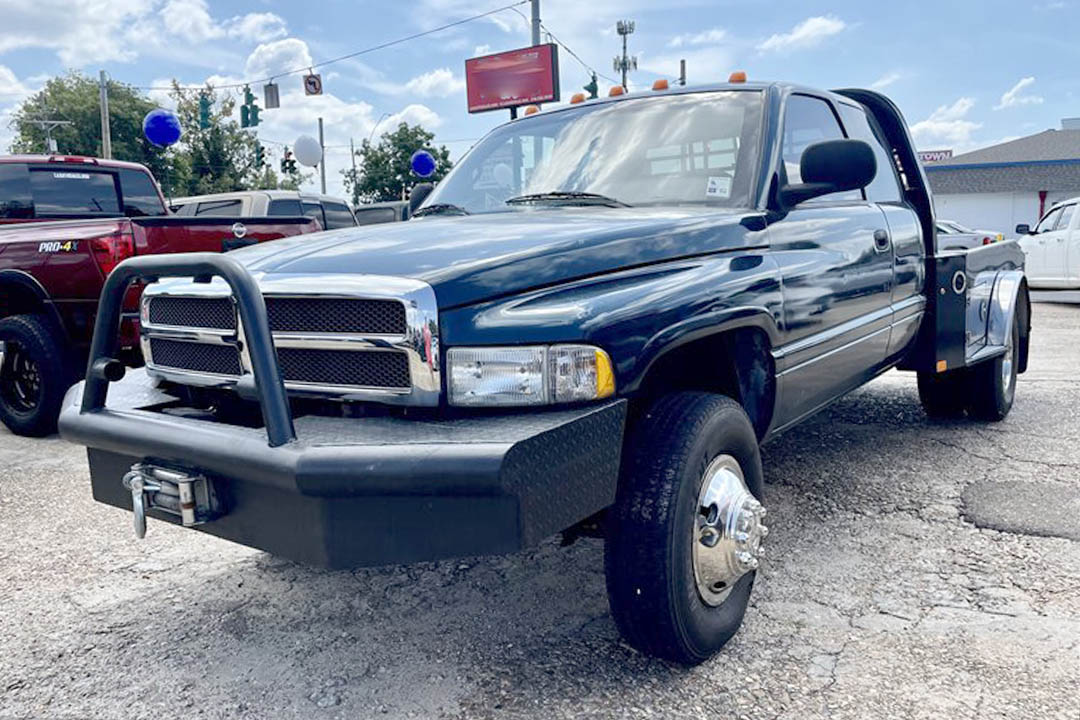 2nd Image of a 1998 DODGE RAM 3500 4X4