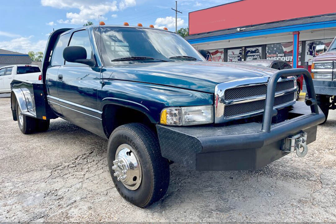 3rd Image of a 1998 DODGE RAM 3500 4X4