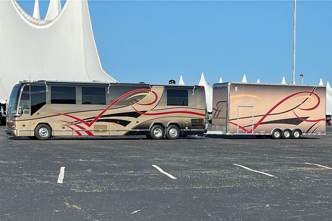 3rd Image of a 2003 PREVOST FEATHERLITE H3-45