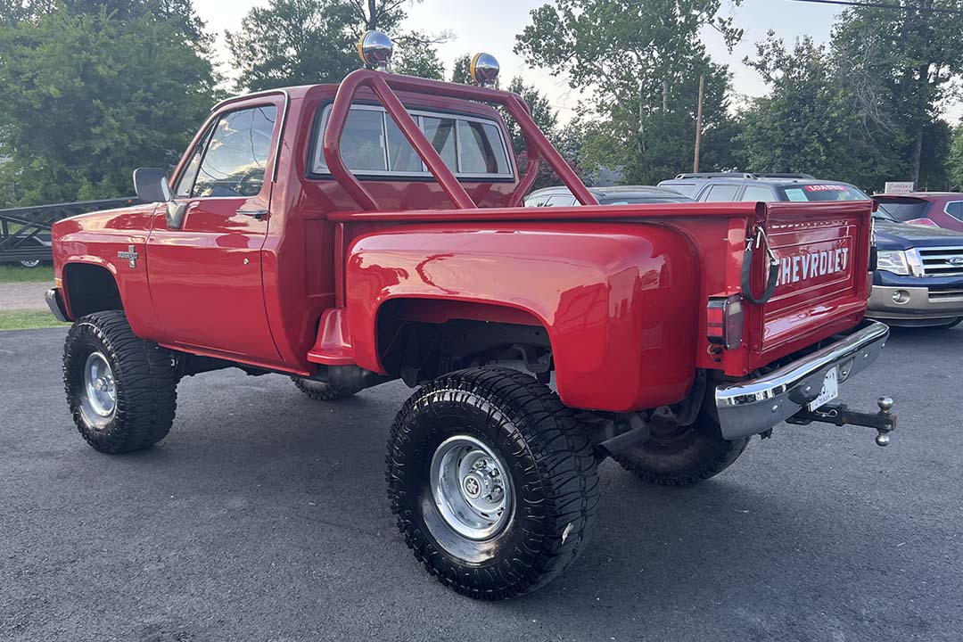 3rd Image of a 1985 CHEVROLET K10