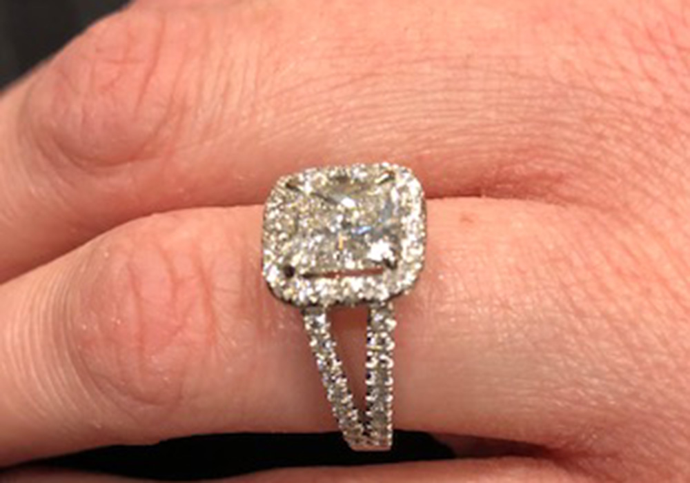 4th Image of a 2 DIAMOND RING