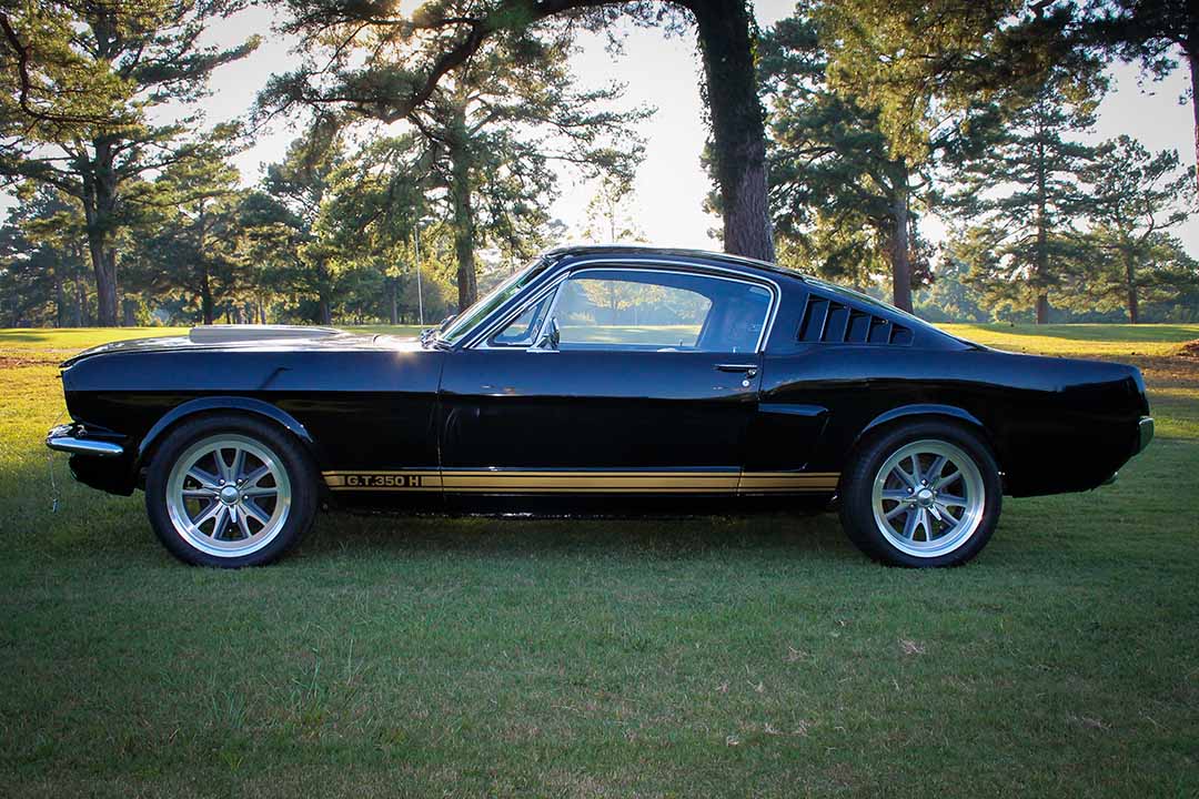 2nd Image of a 1966 FORD MUSTANG SHELBY