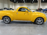 Image 3 of 13 of a 2004 CHEVROLET SSR LS