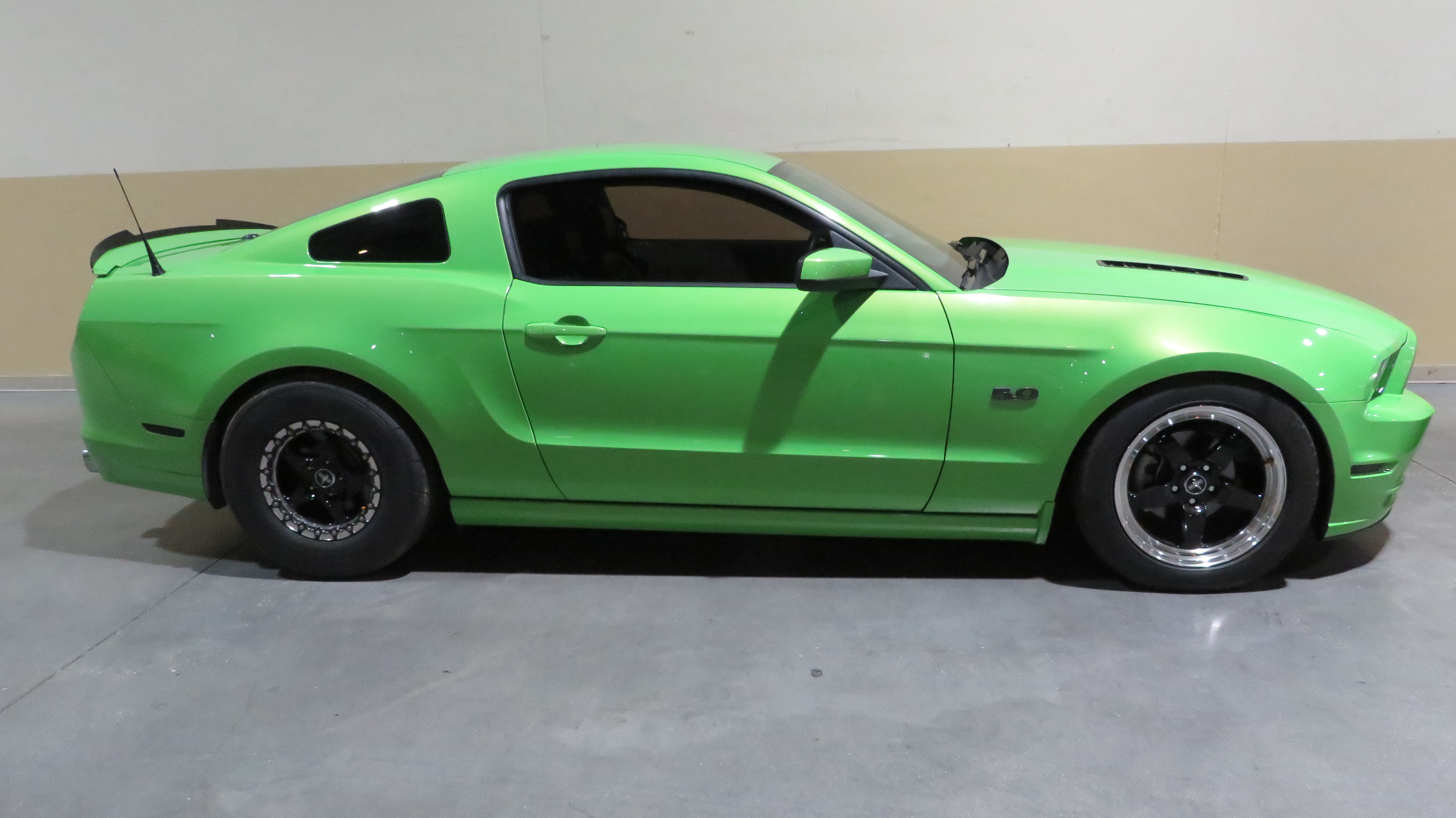 3rd Image of a 2013 FORD MUSTANG GT