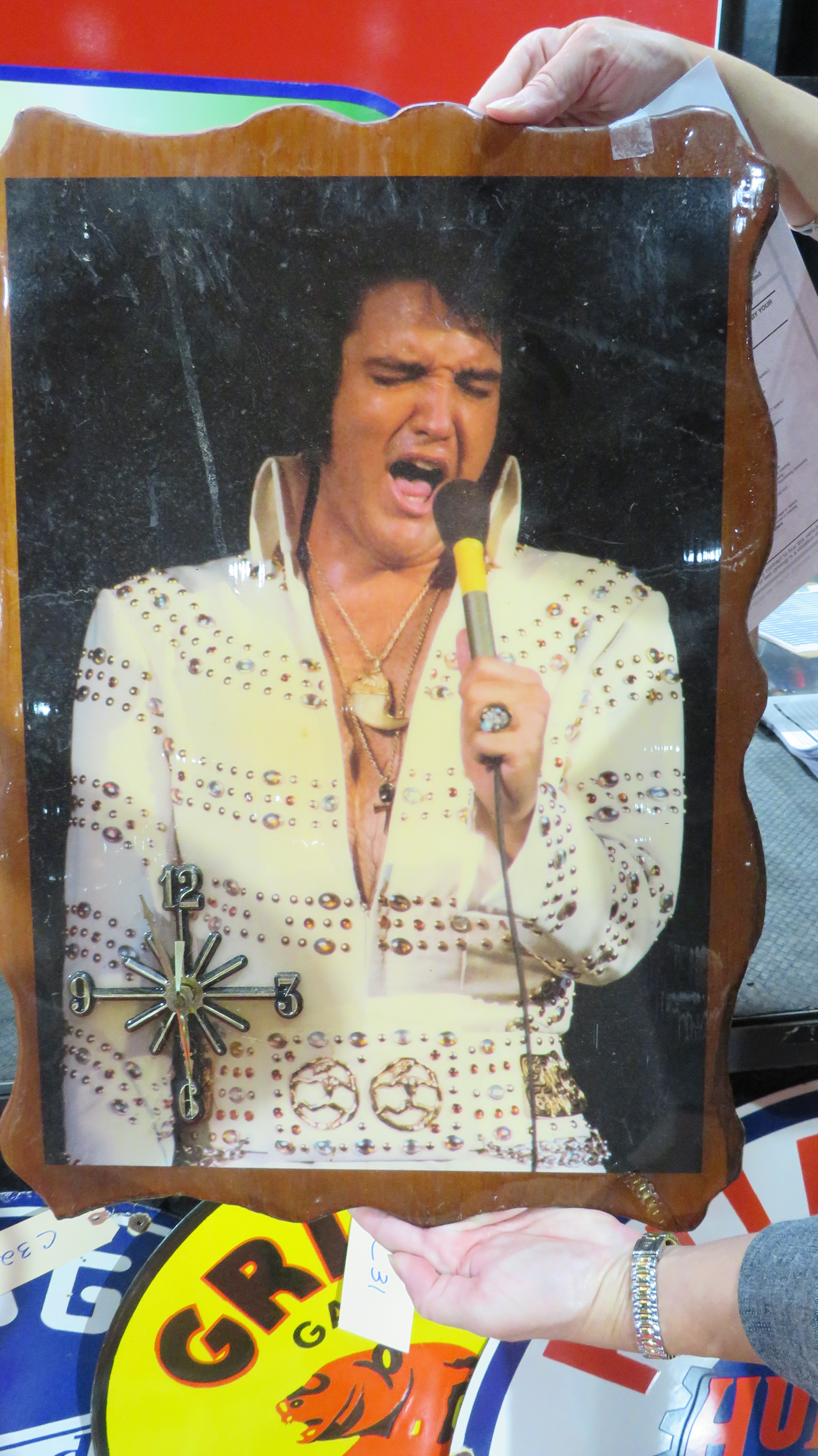 1st Image of a N/A WOODEN ELVIS CLOCK N/A