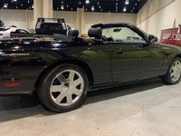 Image 7 of 30 of a 2003 FORD THUNDERBIRD