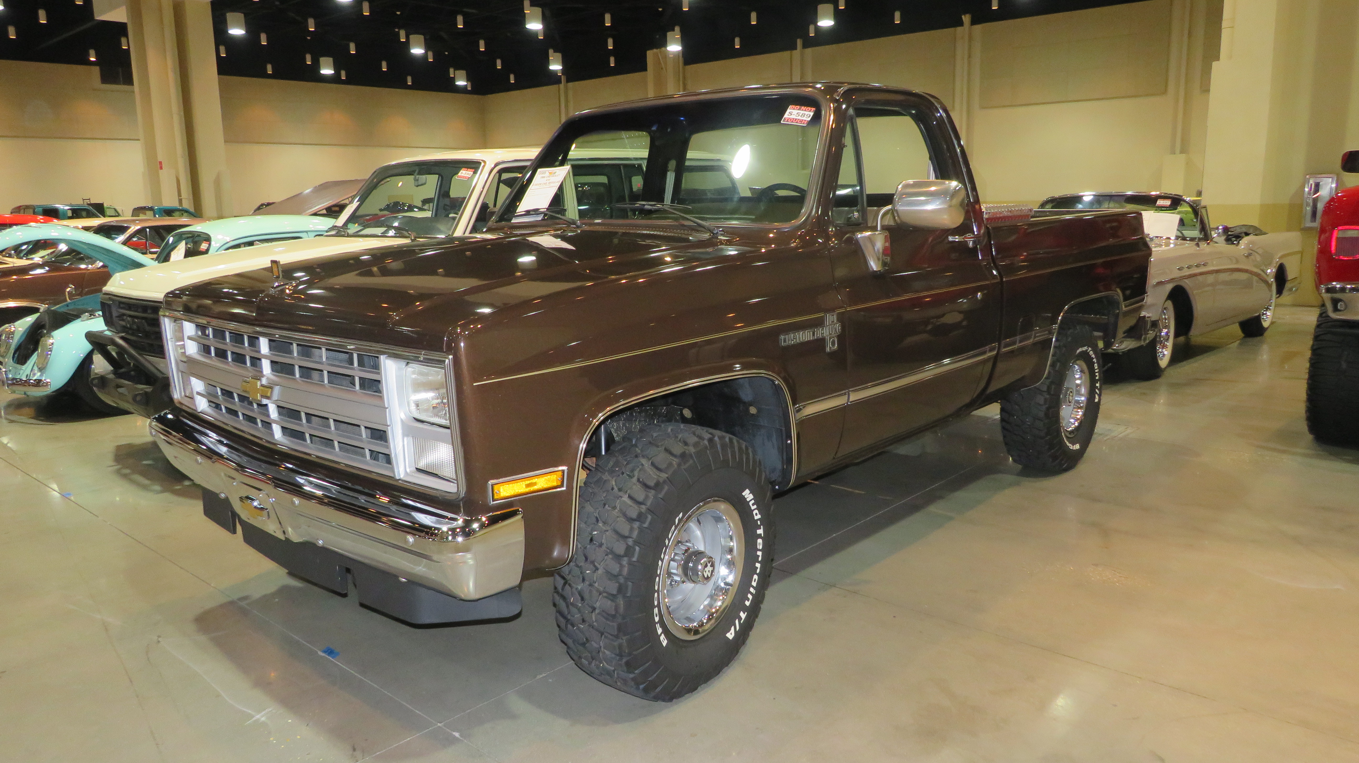 2nd Image of a 1986 CHEVROLET K10