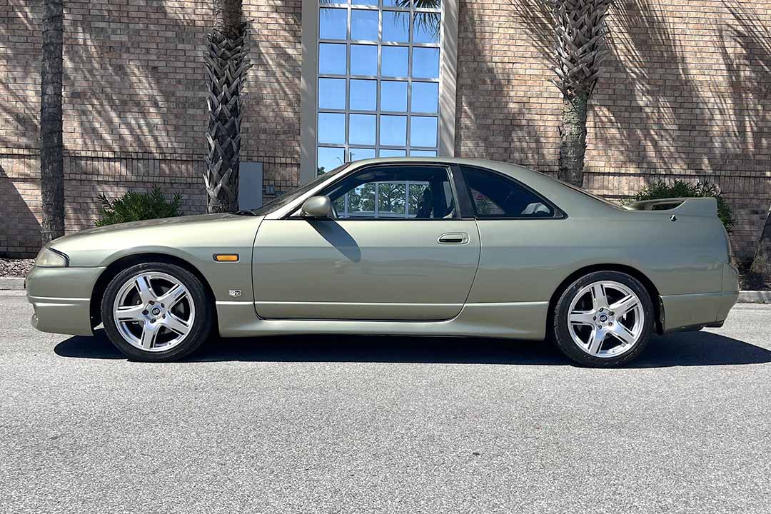 3rd Image of a 1995 NISSAN SKYLINE GT