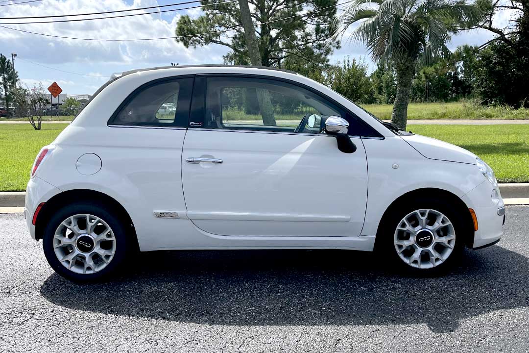 3rd Image of a 2017 FIAT 500C LOUNGE