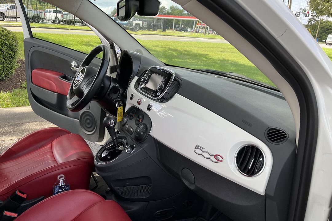 5th Image of a 2017 FIAT 500C LOUNGE
