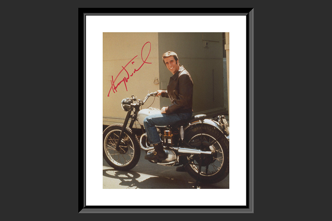 0th Image of a N/A HAPPY DAYS THE FONZ SIGNED PHOTO