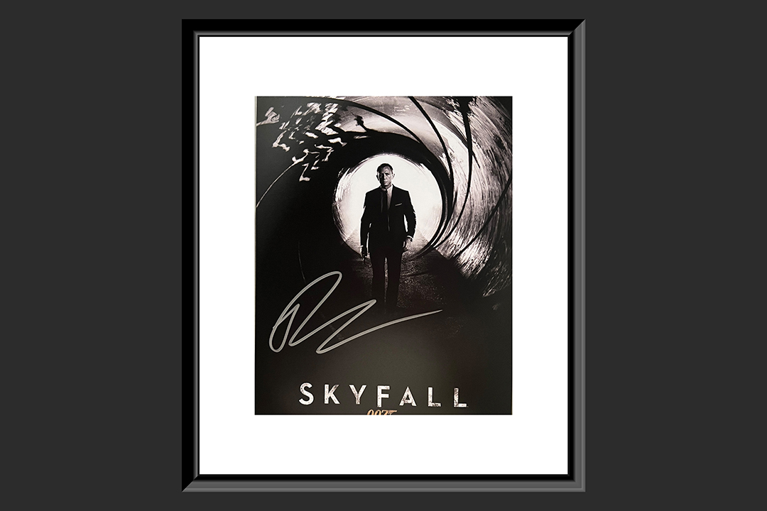 0th Image of a N/A SKYFALL DANIEL CRAIG SIGNED PHOTO