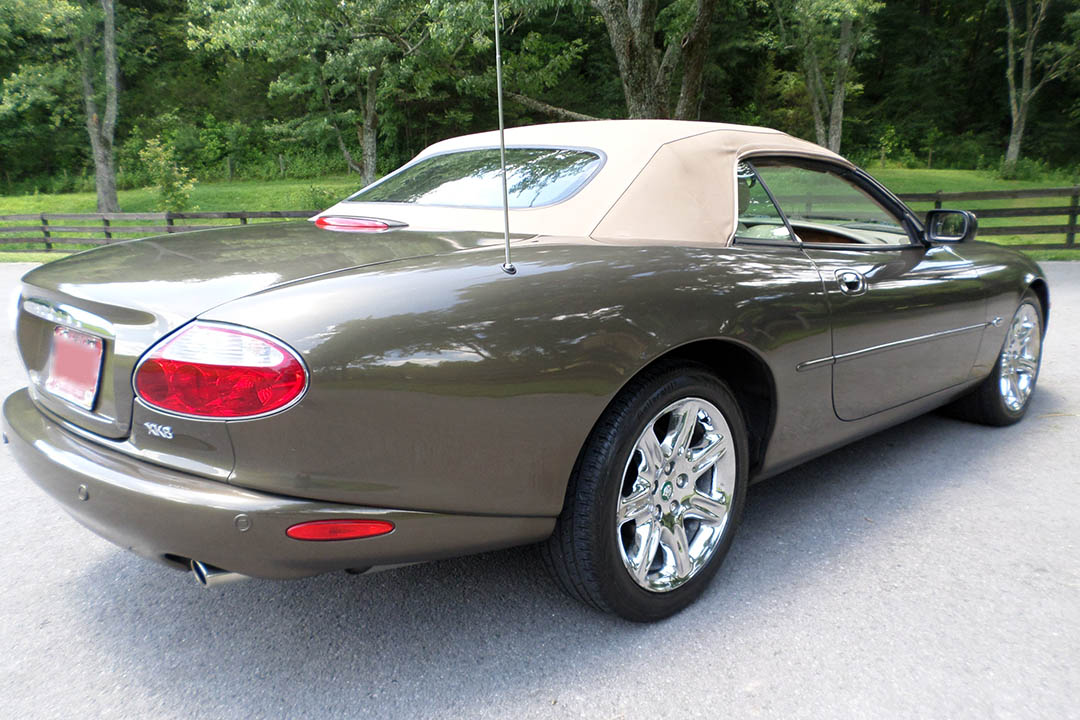 7th Image of a 2001 JAGUAR XK8 XK