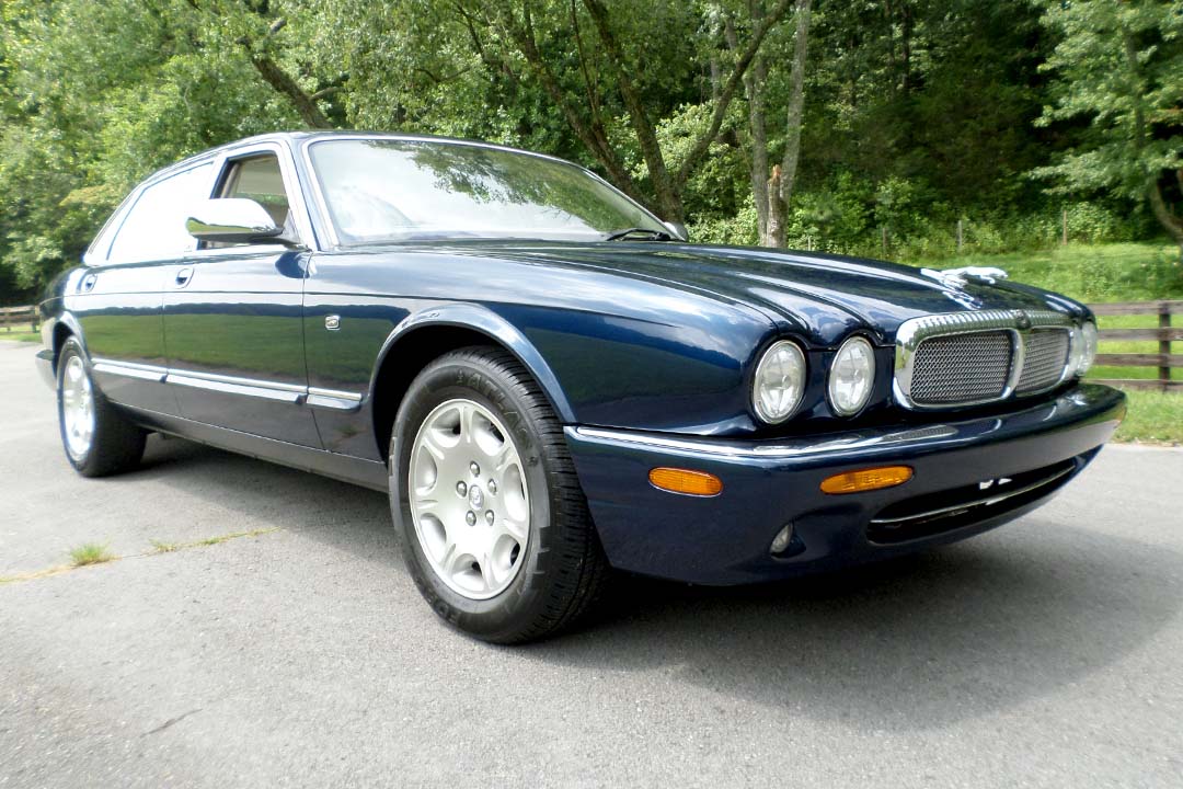 5th Image of a 2002 JAGUAR XJ8 XJ VANDEN PLAS