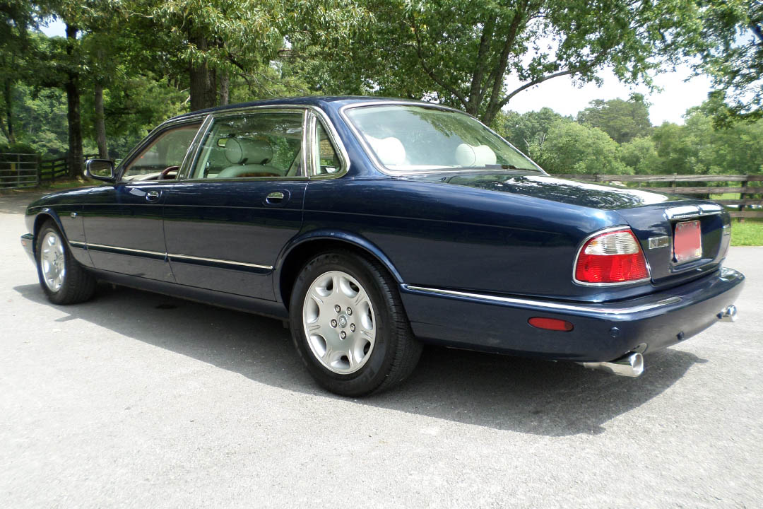 7th Image of a 2002 JAGUAR XJ8 XJ VANDEN PLAS