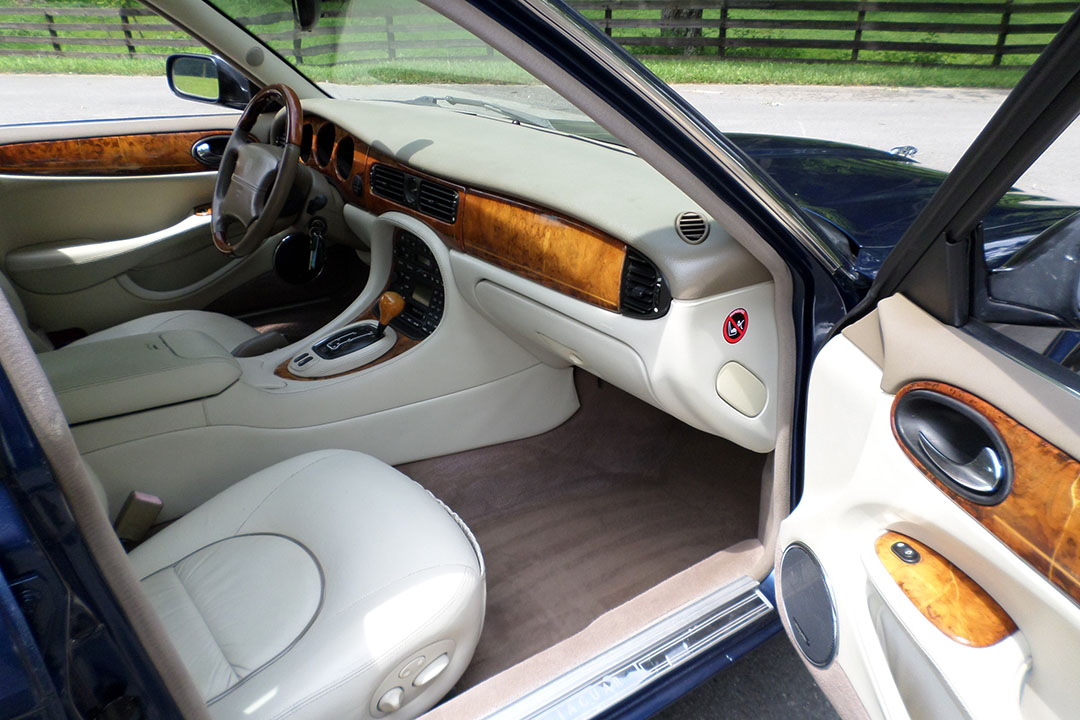 15th Image of a 2002 JAGUAR XJ8 XJ VANDEN PLAS