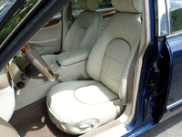 Image 14 of 23 of a 2002 JAGUAR XJ8 XJ VANDEN PLAS