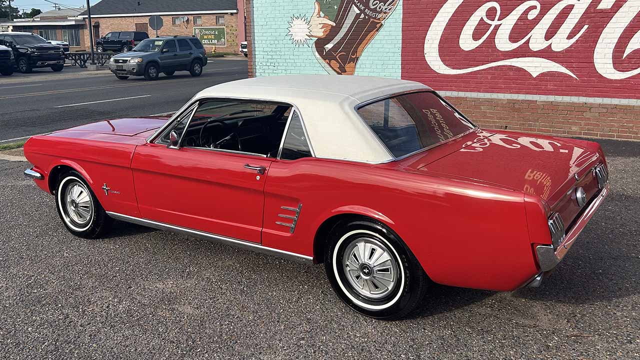 2nd Image of a 1966 FORD MUSTANG