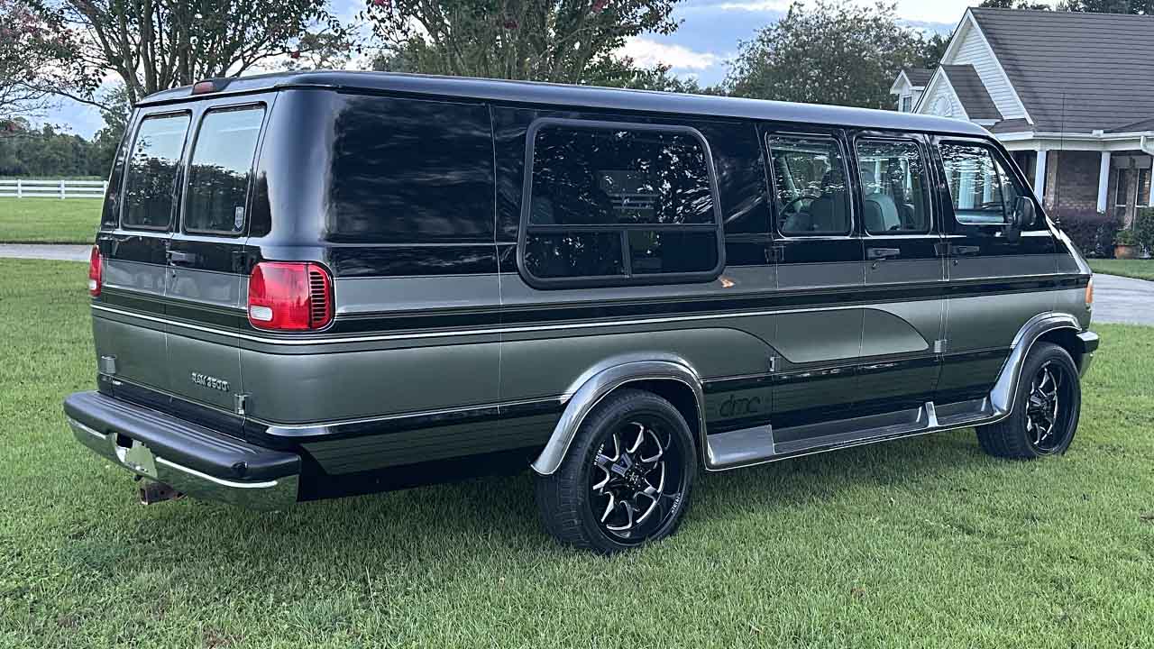 4th Image of a 1996 DODGE RAM VAN 3500; 1 TON