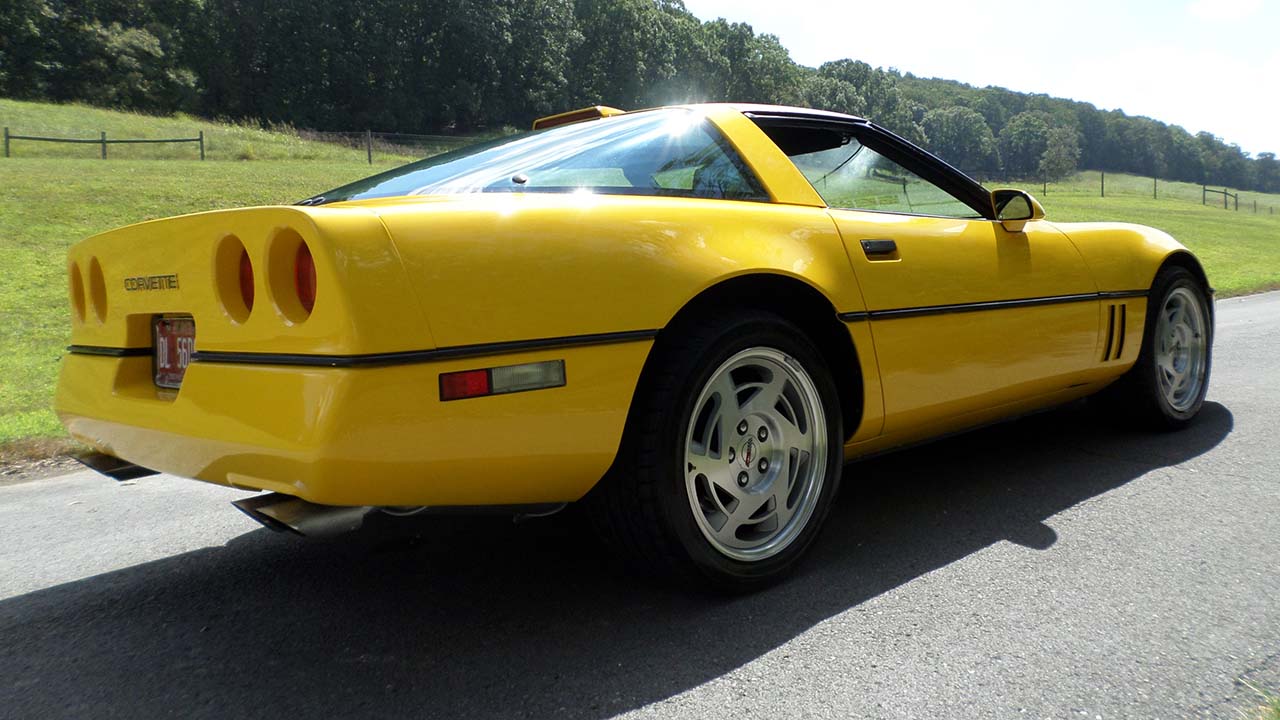 4th Image of a 1990 CHEVROLET CORVETTE