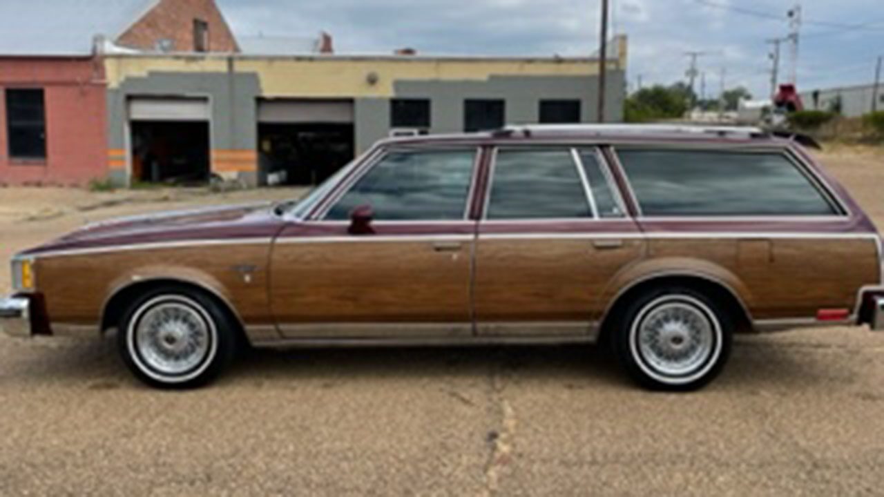 2nd Image of a 1981 OLDSMOBILE CUTLASS