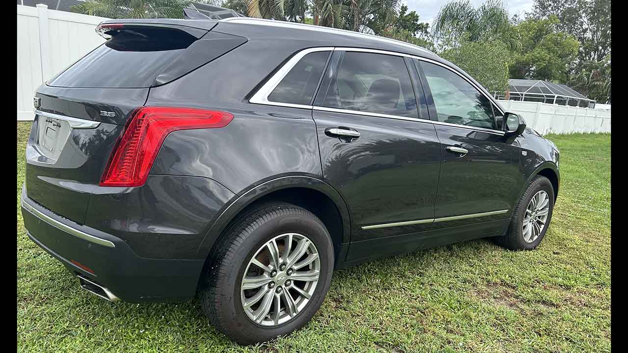 3rd Image of a 2017 CADILLAC XT5