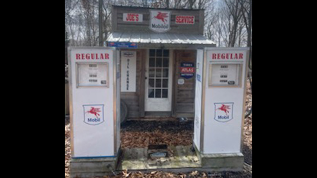 0th Image of a N/A MOBIL REPLICA GAS PUMP