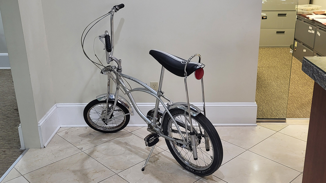 2nd Image of a 1971 SCHWINN STING RAY