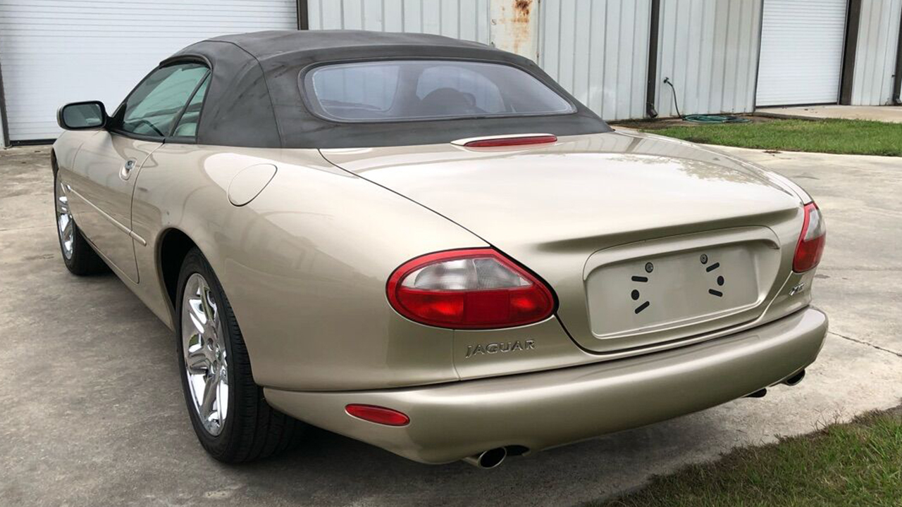 2nd Image of a 2000 JAGUAR XK8