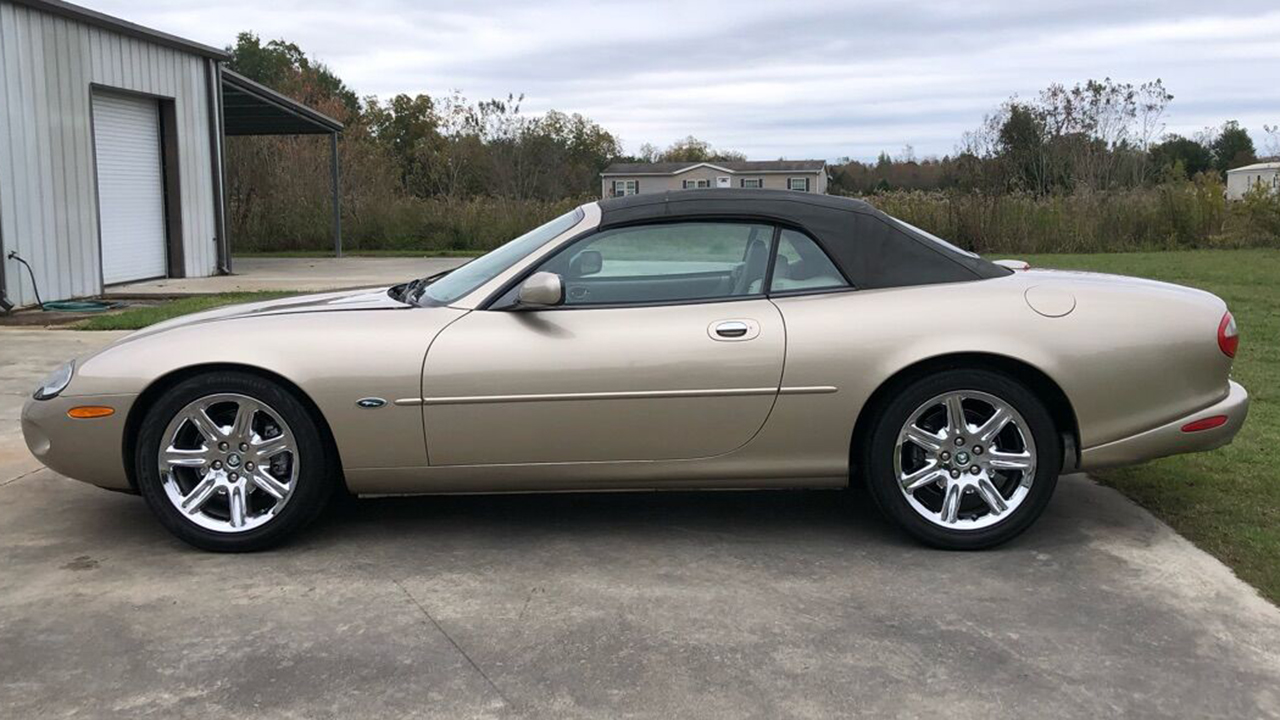 4th Image of a 2000 JAGUAR XK8