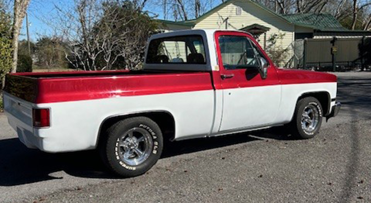 2nd Image of a 1982 CHEVROLET C10