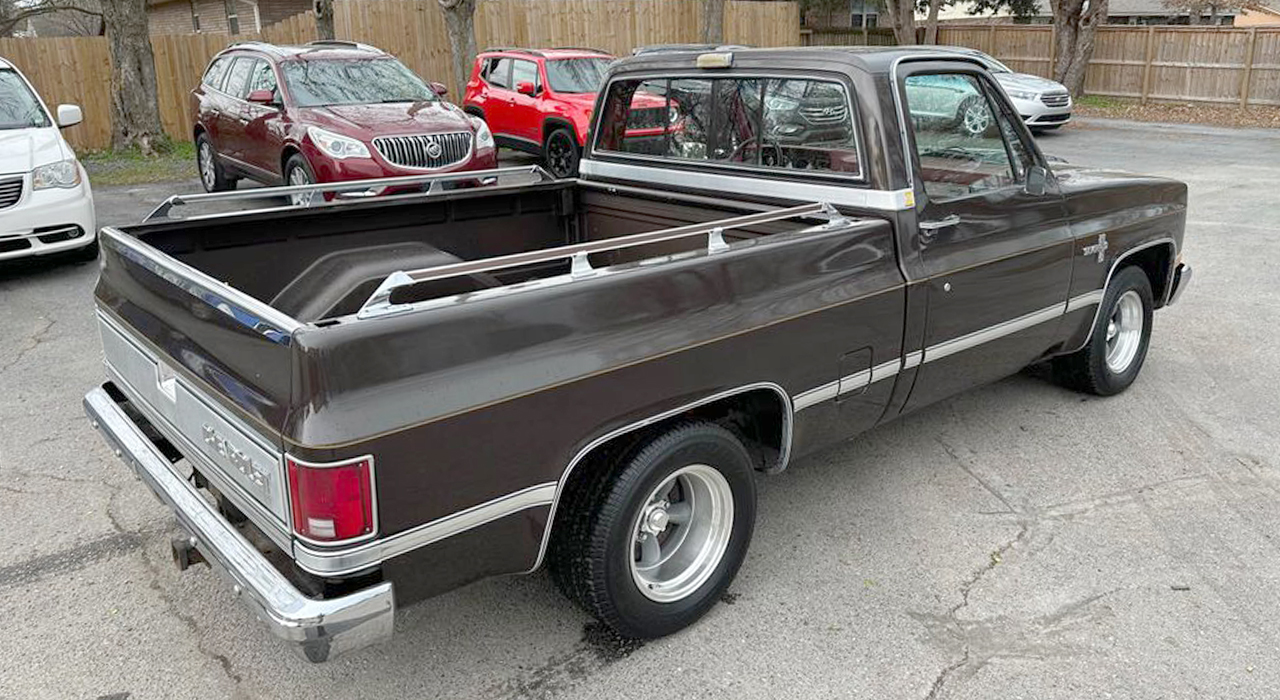 3rd Image of a 1984 CHEVROLET C10