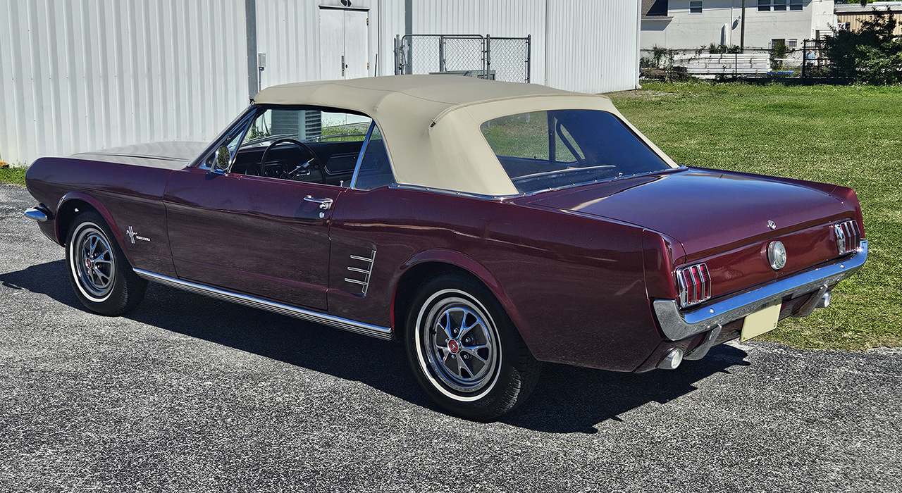 3rd Image of a 1966 FORD MUSTANG